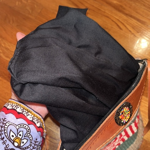 Handmade in Africa bucket style woven crossbody bag - Picture 8 of 9